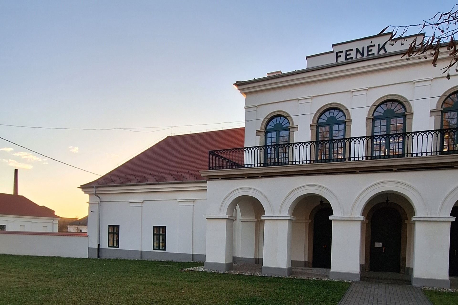 Fenékpusta Manor